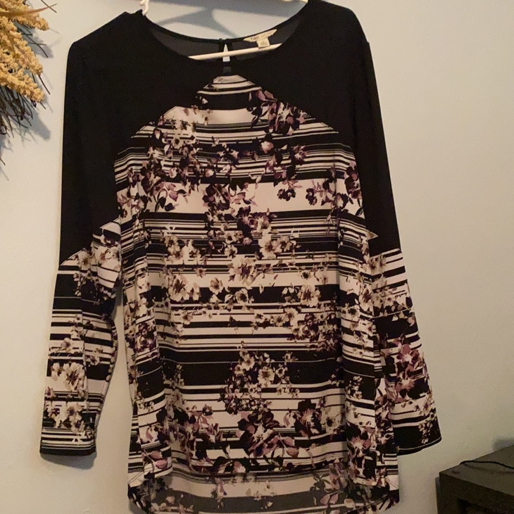 Blouse black,purple and white flowers.